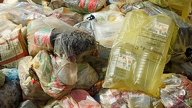 Gelbe Säcke für Plastikmüll, Mülltrennung | Bild: picture alliance / imageBROKER | Torsten Krüger